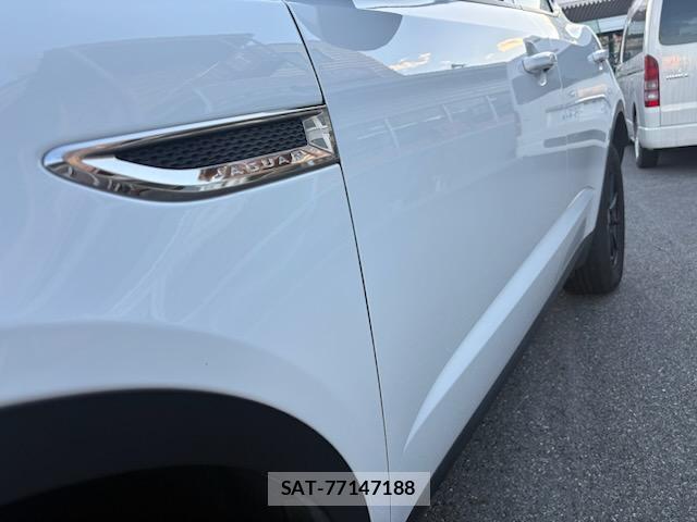 Jaguar E-PACE 2019-03 8874139-12