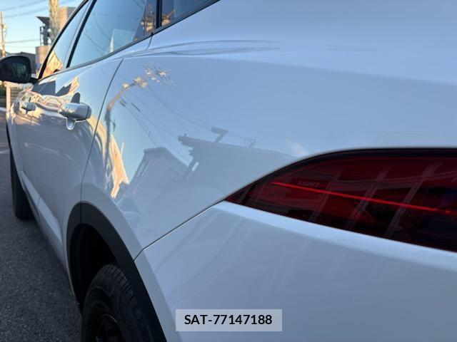 Jaguar E-PACE 2019-03 8874139-16
