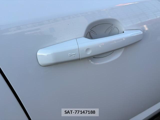Jaguar E-PACE 2019-03 8874139-18