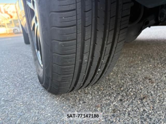 Jaguar E-PACE 2019-03 8874139-7