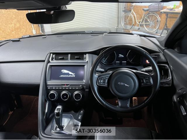 Jaguar E-PACE 2018-05 8875396-2