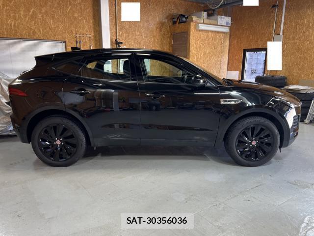 Jaguar E-PACE 2018-05 8875396-3
