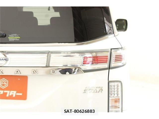 Nissan ELGRAND 2022-06 8872657-17
