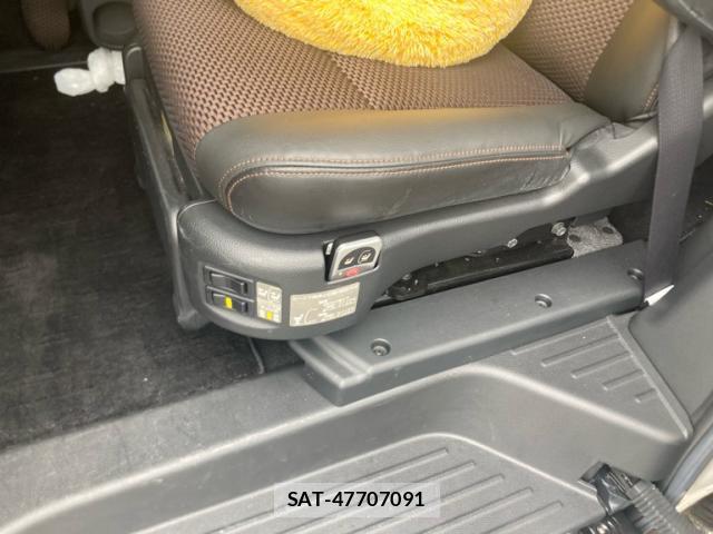 Nissan ELGRAND 2011-07 8873296-19