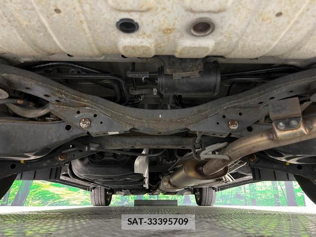 Nissan ELGRAND 2017-09 8873741-19