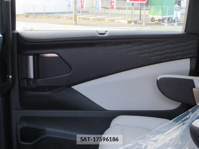 Nissan ELGRAND 2026-08 8873750-13