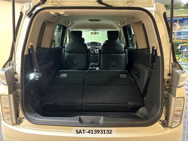 Nissan ELGRAND 2016-12 8874960-19