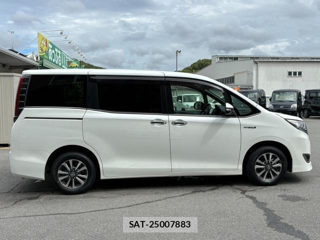 Toyota ESQUIRE 2020-03 8872919-4