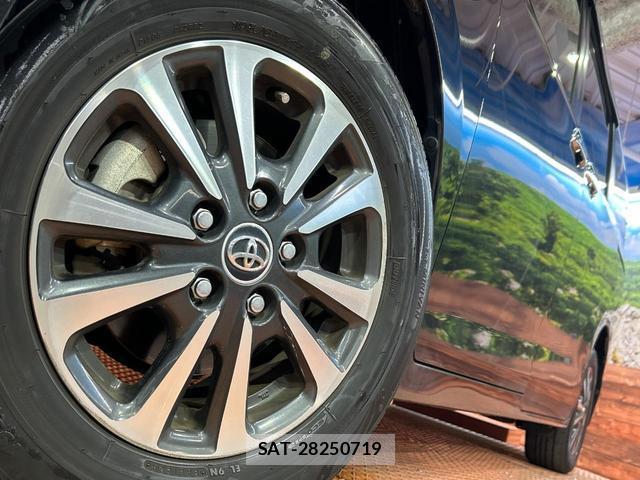 Toyota ESQUIRE 2017-12 8874852-13