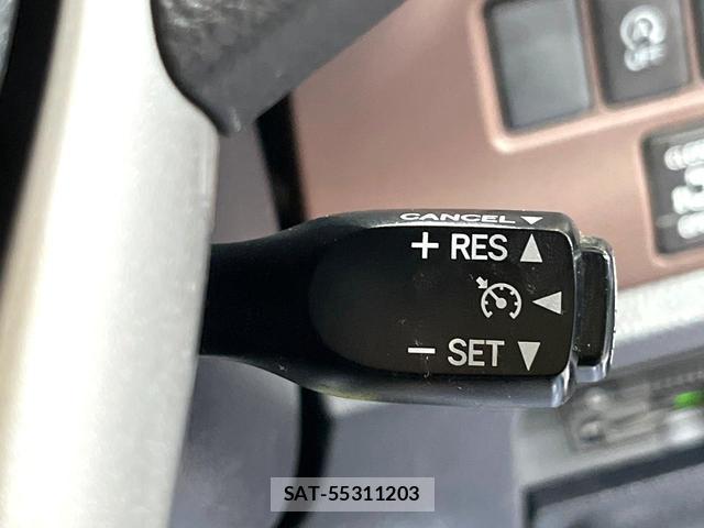 Toyota ESQUIRE 2015-12 8875697-6
