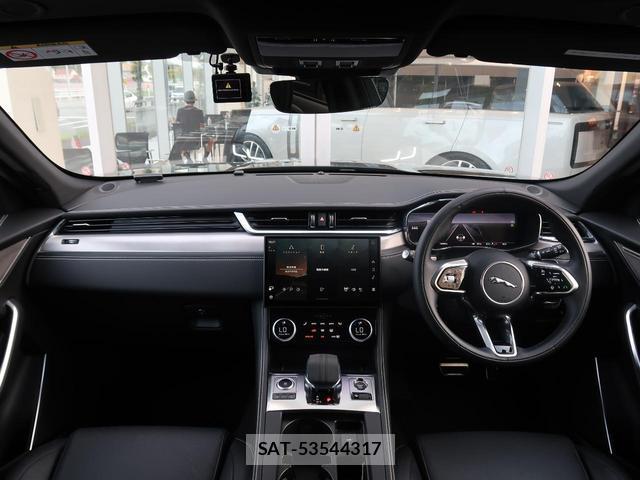 Jaguar F-PACE 2023-10 8873088-1