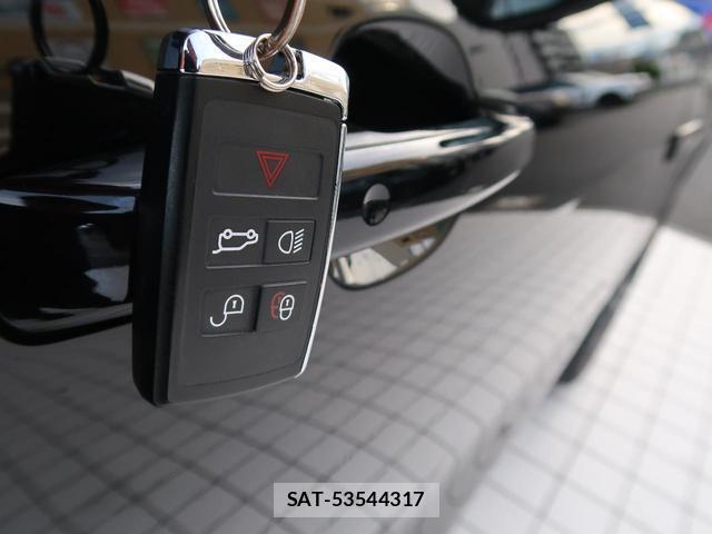 Jaguar F-PACE 2023-10 8873088-18