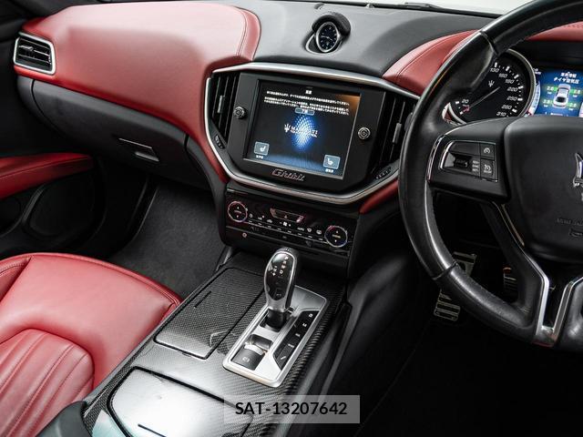 Maserati GHIBLI 2016-01 8874276-10