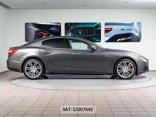 Maserati GHIBLI 2016-01 8874276-13