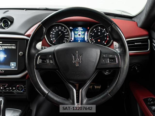 Maserati GHIBLI 2016-01 8874276-9