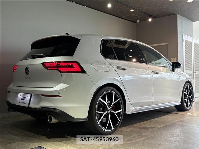 VolksWagen GOLF GTI 2023-06 8873813-2