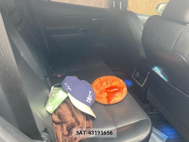 Toyota HARRIER 2018-11 8874308-11