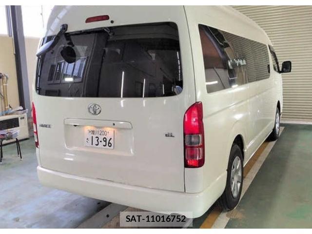 Toyota HIACE COMMUTER 2021-08 8872823-1