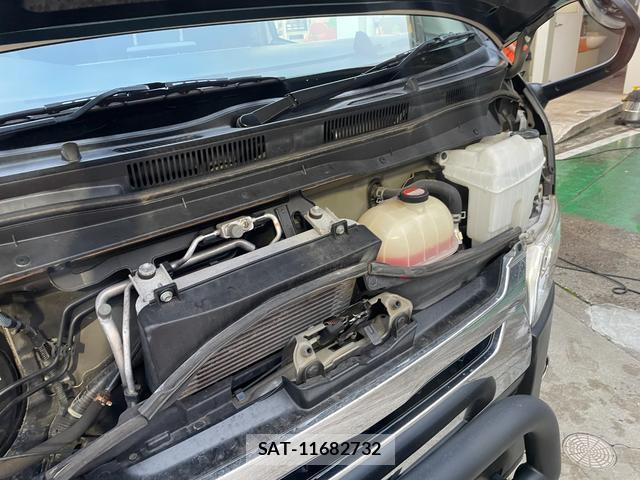 Toyota HIACE VAN 2015-12 8872691-17