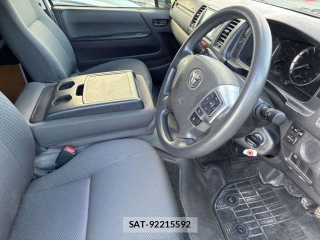 Toyota HIACE VAN 2021-08 8872811-3