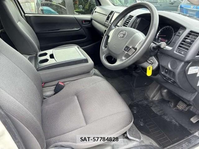 Toyota HIACE VAN 2018-07 8872813-3
