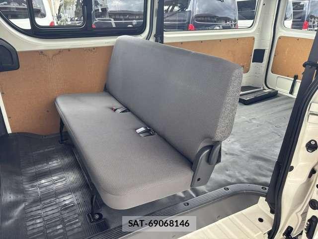 Toyota HIACE VAN 2019-02 8873009-11