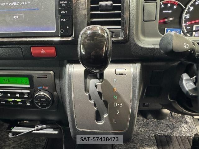 Toyota HIACE VAN 2016-07 8873760-17