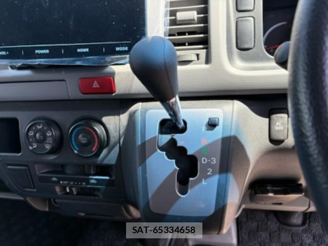 Toyota HIACE VAN 2008-10 8874134-19