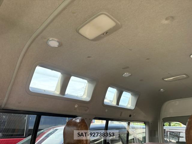Toyota HIACE VAN 2008-09 8874135-19