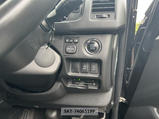 Toyota HIACE VAN 2017-05 8874275-11