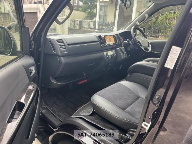 Toyota HIACE VAN 2017-05 8874275-7