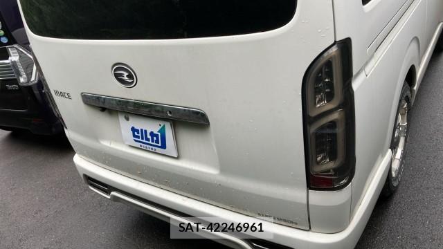 Toyota HIACE VAN 2017-11 8874391-1
