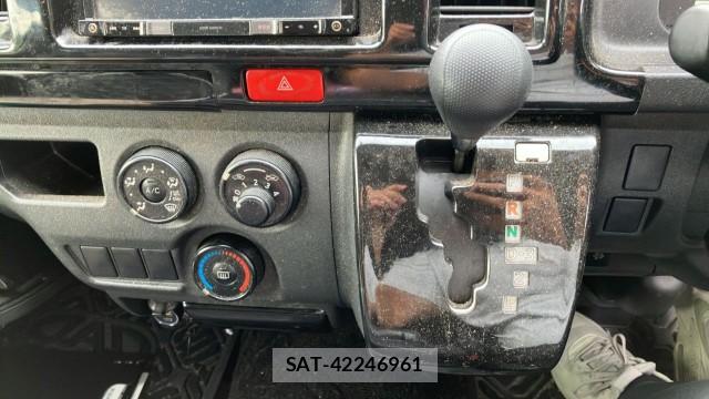 Toyota HIACE VAN 2017-11 8874391-14