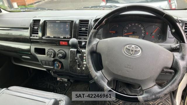 Toyota HIACE VAN 2017-11 8874391-16