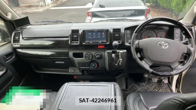 Toyota HIACE VAN 2017-11 8874391-2