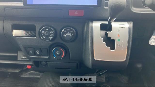 Toyota HIACE VAN 2026-04 8874406-14