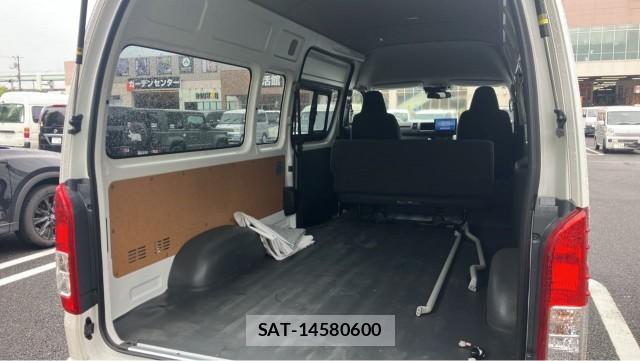 Toyota HIACE VAN 2026-04 8874406-17