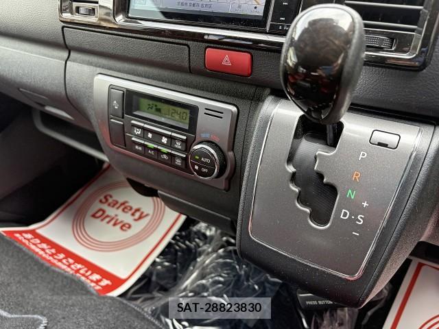 Toyota HIACE VAN 2021-06 8874687-15