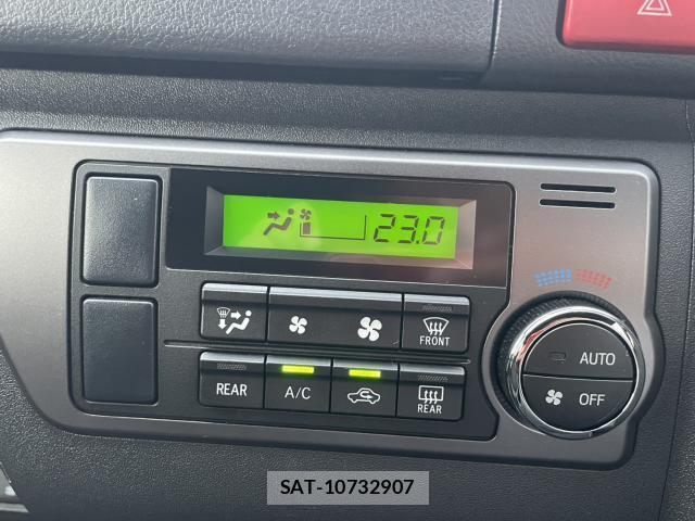 Toyota HIACE VAN 2023-03 8875354-12
