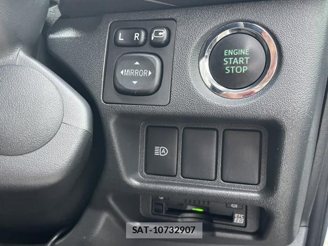 Toyota HIACE VAN 2023-03 8875354-13
