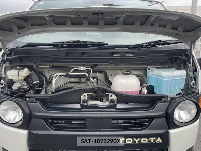 Toyota HIACE VAN 2023-03 8875354-15