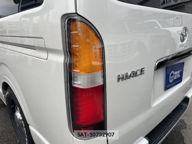 Toyota HIACE VAN 2023-03 8875354-17