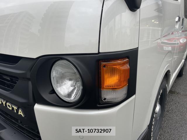 Toyota HIACE VAN 2023-03 8875354-18