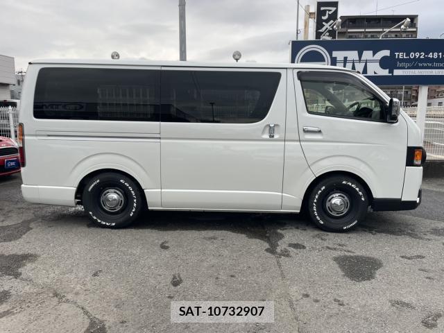 Toyota HIACE VAN 2023-03 8875354-2