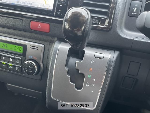 Toyota HIACE VAN 2023-03 8875354-8