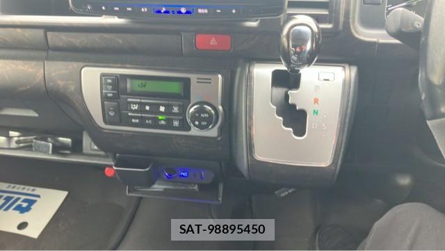 Toyota HIACE WAGON 2022-09 8874378-14