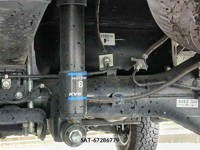 Toyota HILUX 2024-07 8872624-8