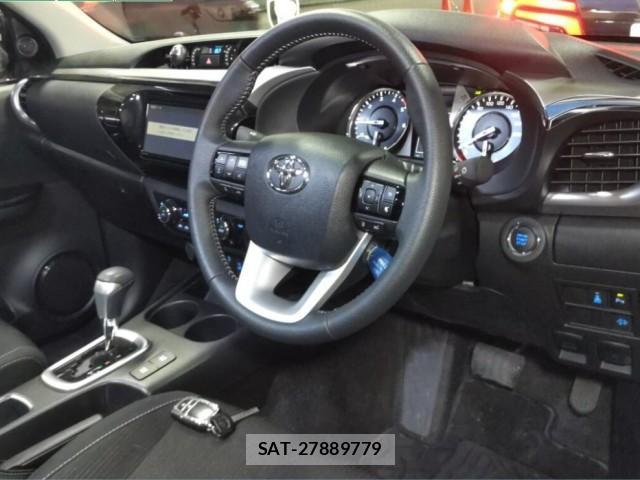 Toyota HILUX 2021-09 8872828-3