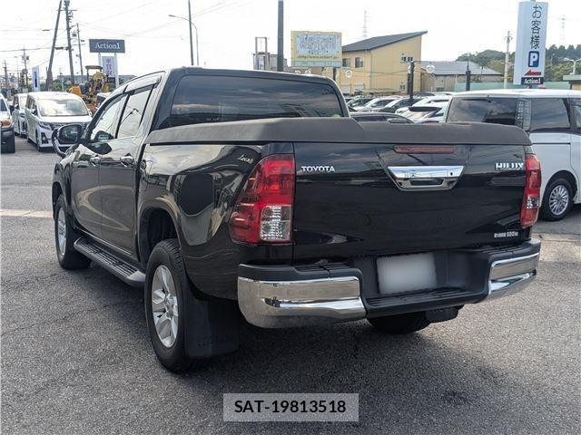 Toyota HILUX 2018-11 8874522-1