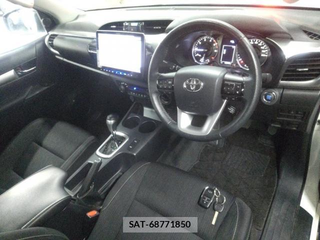Toyota HILUX 2023-01 8874823-2